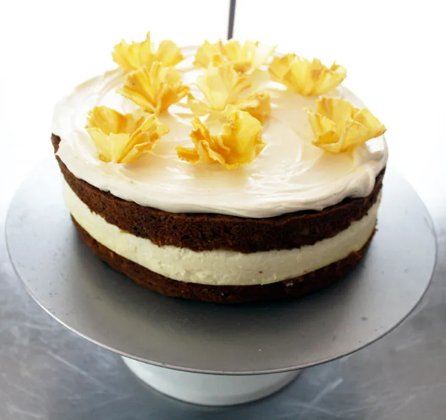 carrot-cheesecake with pineapple flowers