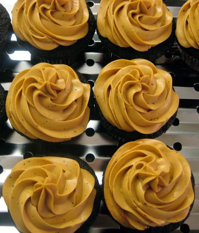 chocolate stout cupcakes w/dulce de leche frosting