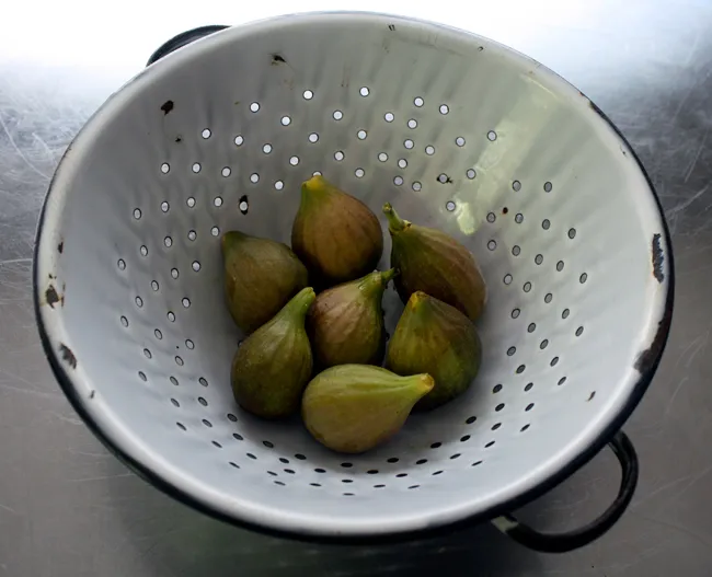 figs in a colander