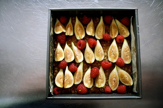 fig and raspberry cheesecake bars
