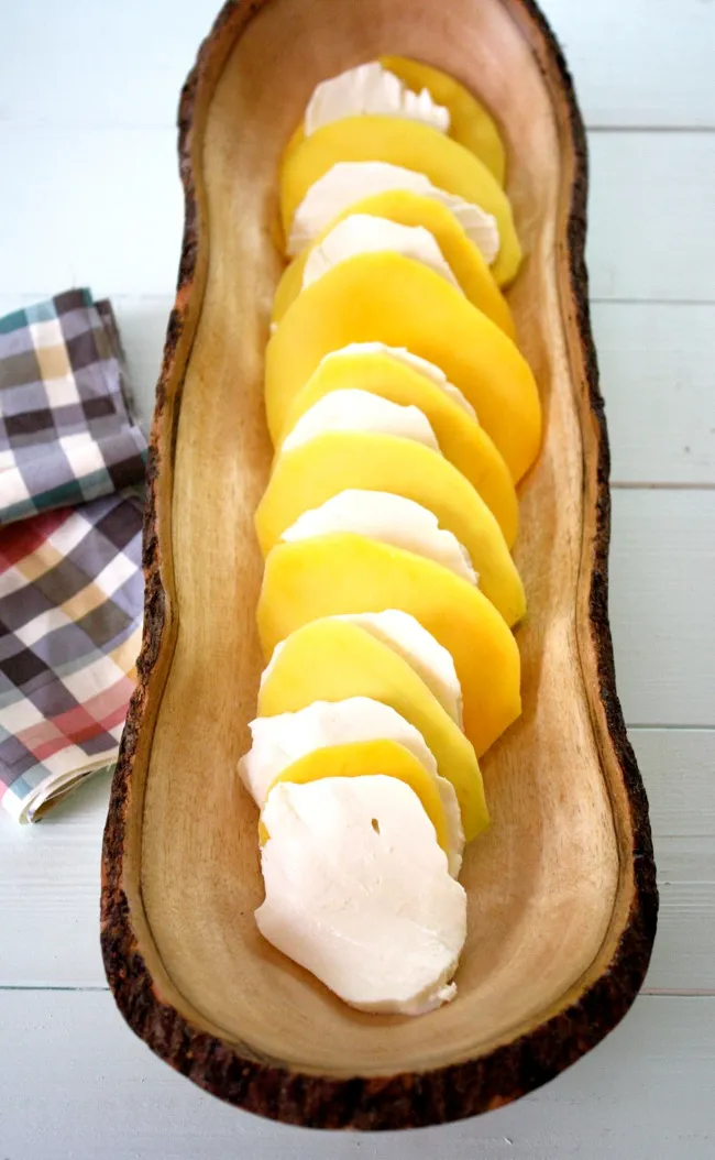 slices of mango and fresh mozzarella