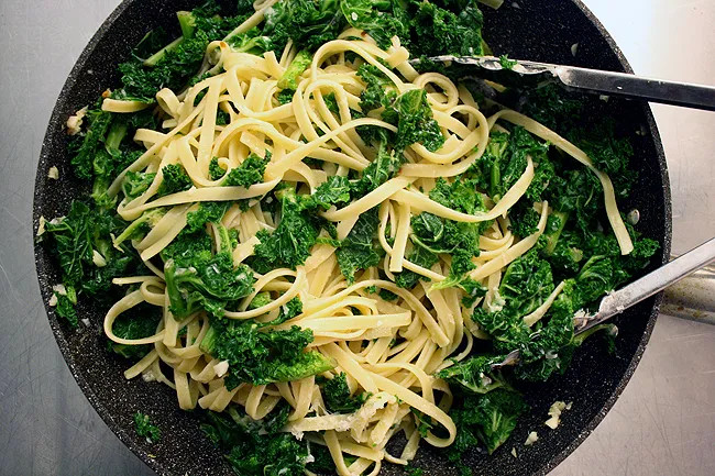 pasta with kale, garlic, and lemon