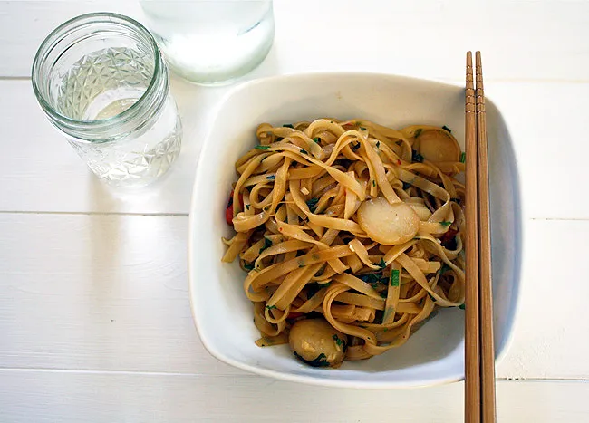spicy basil noodles