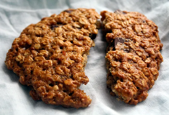 vegan banana oatmeal chocolate chip cookies